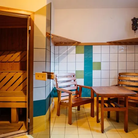 Marta M Sauna Jacuzzi *